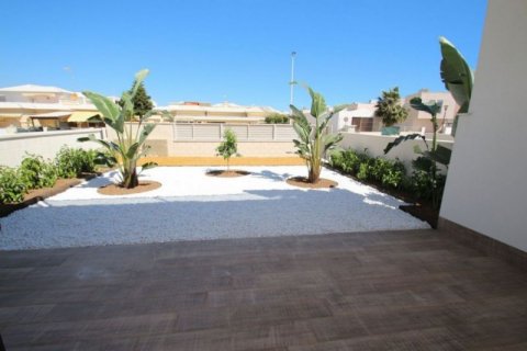 Townhouse for sale in Torrevieja, Alicante, Spain 3 bedrooms, 98 sq.m. No. 45959 - photo 2