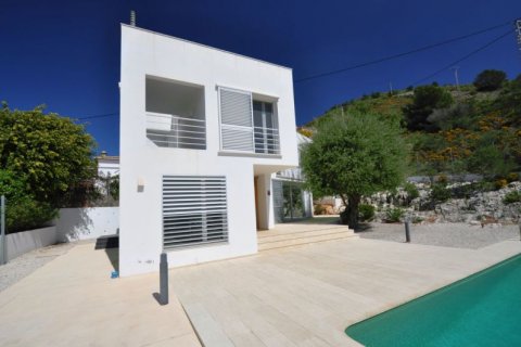 Villa for sale in Moraira, Alicante, Spain 5 bedrooms, 260 sq.m. No. 43770 - photo 3