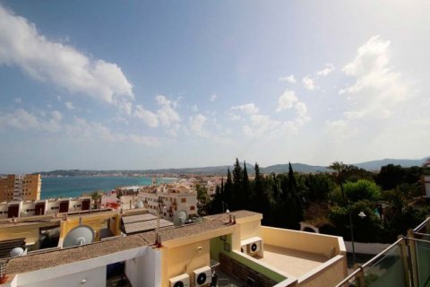 Townhouse for sale in Javea, Alicante, Spain 4 bedrooms, 270 sq.m. No. 44643 - photo 2