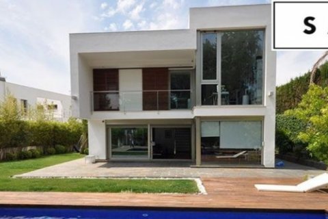 Villa for sale in Valencia, Spain 3 bedrooms, 252 sq.m. No. 45256 - photo 1
