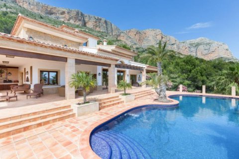 Villa for sale in Javea, Alicante, Spain 3 bedrooms, 1.19 sq.m. No. 41730 - photo 2