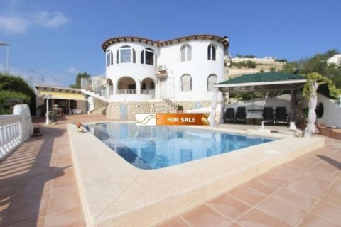 Villa for sale in Calpe, Alicante, Spain 3 bedrooms, 240 sq.m. No. 45499 - photo 1