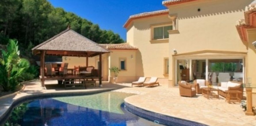 Villa in Javea, Alicante, Spain 6 bedrooms, 570 sq.m. No. 45889