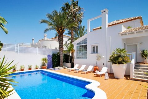 Villa for sale in Guardamar del Segura, Alicante, Spain 5 bedrooms, 290 sq.m. No. 42526 - photo 1