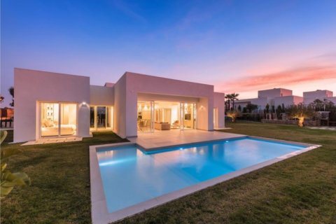 Villa for sale in Alicante, Spain 3 bedrooms, 239 sq.m. No. 45759 - photo 1