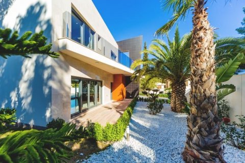 Villa for sale in Torrevieja, Alicante, Spain 4 bedrooms, 482 sq.m. No. 44163 - photo 7