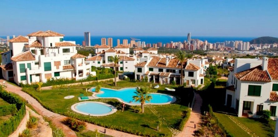 Commercial property in Finestrat, Alicante, Spain 18 bedrooms, 944 sq.m. No. 44797