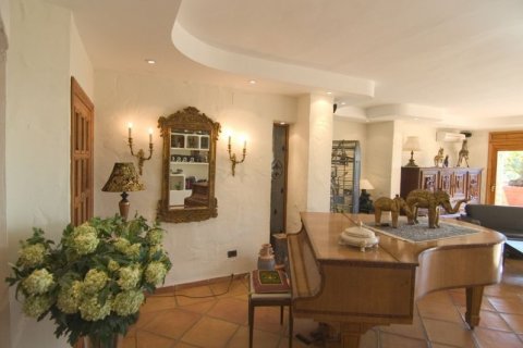 Villa for sale in Moraira, Alicante, Spain 5 bedrooms, 750 sq.m. No. 41602 - photo 8