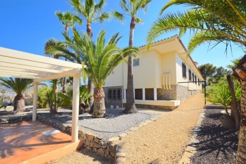 Villa for sale in Alfaz del Pi, Alicante, Spain 4 bedrooms, 230 sq.m. No. 42143 - photo 3