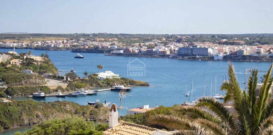 Villa in Mahon, Menorca, Spain 3 bedrooms, 240 sq.m. No. 47412