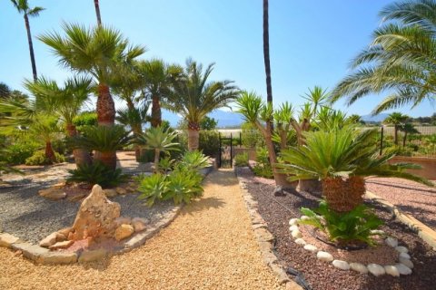 Villa for sale in Alfaz del Pi, Alicante, Spain 4 bedrooms, 230 sq.m. No. 42143 - photo 4