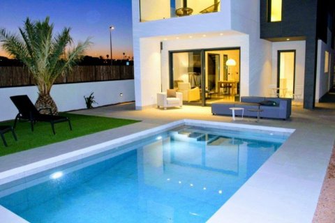 Villa for sale in Santa Pola, Alicante, Spain 3 bedrooms, 242 sq.m. No. 45253 - photo 4