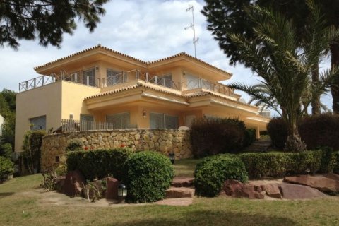 Villa for sale in Alicante, Spain 7 bedrooms, 976 sq.m. No. 44263 - photo 8