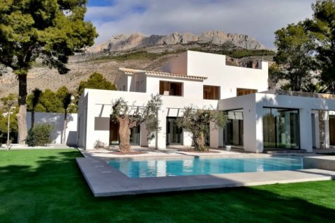 Villa for sale in Altea, Alicante, Spain 4 bedrooms, 621 sq.m. No. 45632 - photo 1