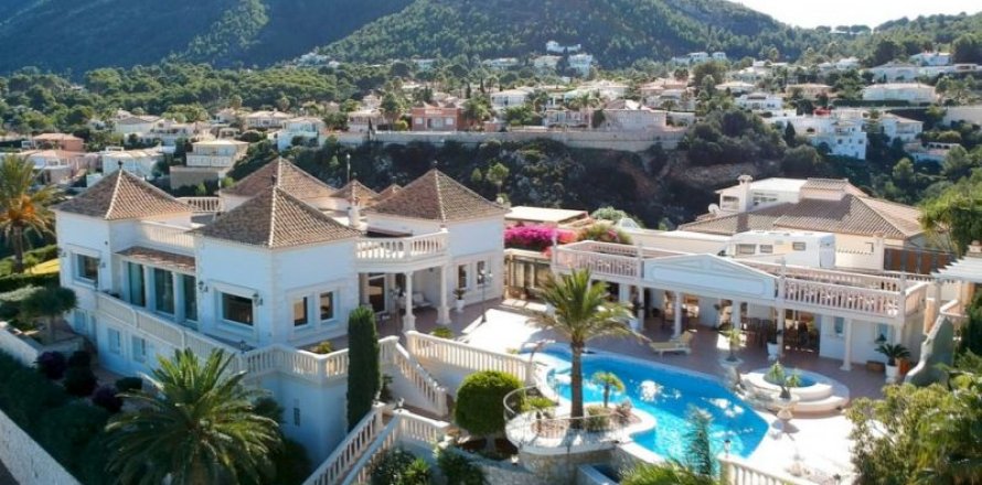 Villa in Denia, Alicante, Spain 4 bedrooms, 469 sq.m. No. 45403