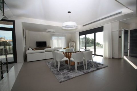 Villa for sale in Alicante, Spain 3 bedrooms, 300 sq.m. No. 44622 - photo 8