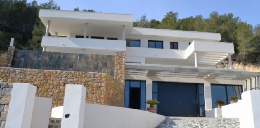 Villa in Javea, Alicante, Spain 4 bedrooms, 570 sq.m. No. 45638