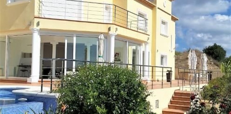 Villa in Calpe, Alicante, Spain 3 bedrooms, 250 sq.m. No. 45532