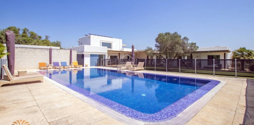Villa in Sant Lluis, Menorca, Spain 6 bedrooms, 300 sq.m. No. 47403