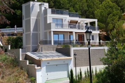 Villa for sale in Altea, Alicante, Spain 7 bedrooms, 370 sq.m. No. 43599 - photo 1