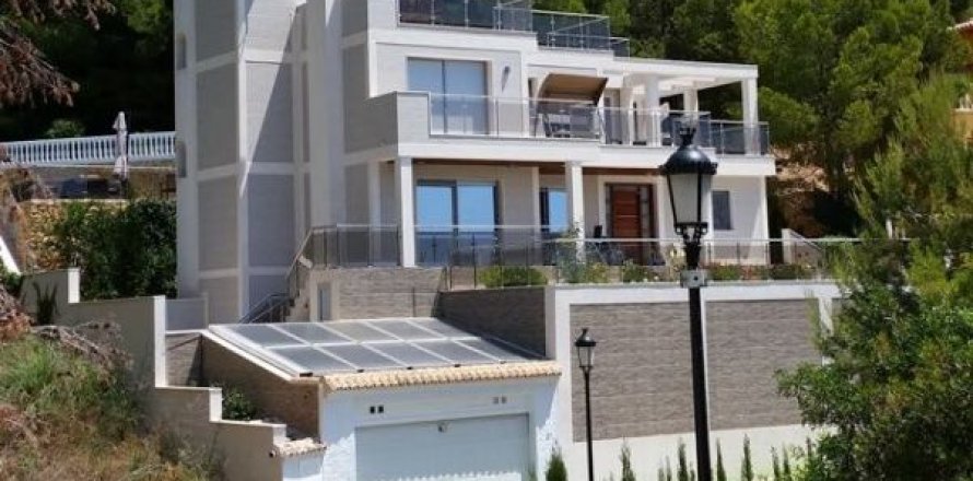 Villa in Altea, Alicante, Spain 7 bedrooms, 370 sq.m. No. 43599