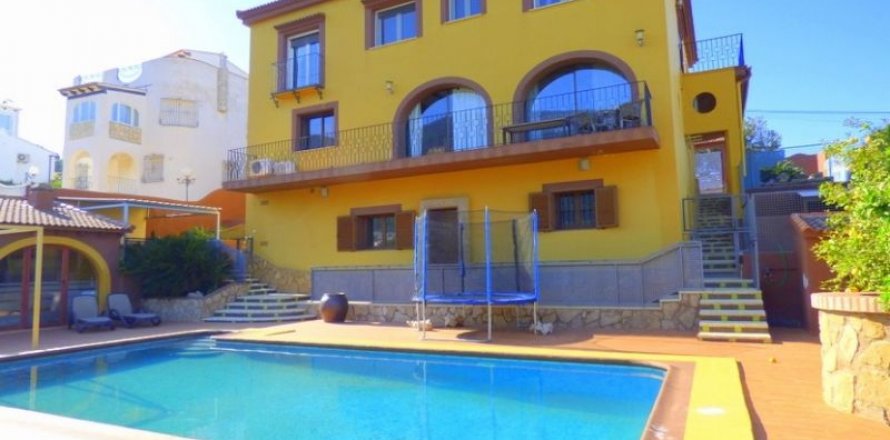 Villa in Denia, Alicante, Spain 3 bedrooms, 450 sq.m. No. 45414