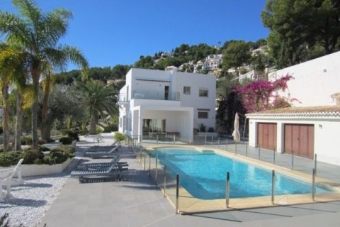 Villa for sale in Moraira, Alicante, Spain 3 bedrooms, 261 sq.m. No. 44010 - photo 9