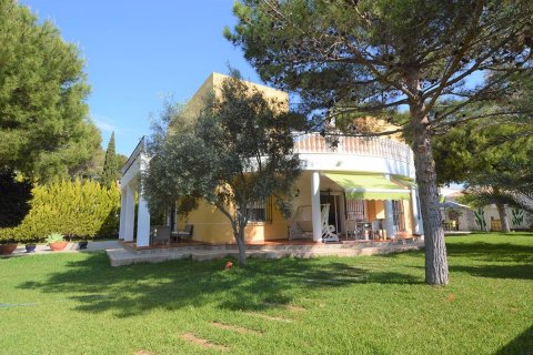 Villa for sale in Punta Prima, Alicante, Spain 4 bedrooms, 290 sq.m. No. 46734 - photo 3