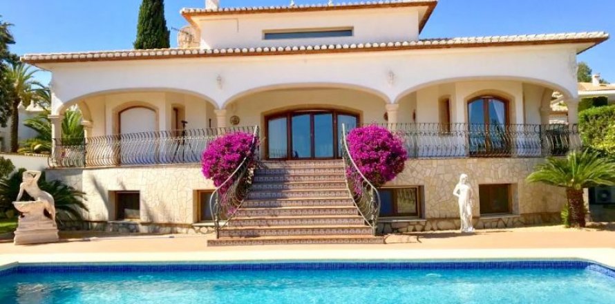 Villa in Denia, Alicante, Spain 3 bedrooms, 269 sq.m. No. 45133