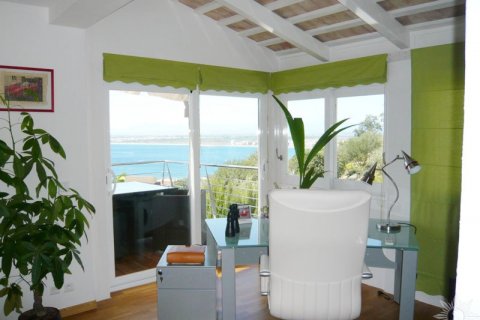Villa for sale in Roses, Girona, Spain 4 bedrooms, 450 sq.m. No. 41442 - photo 8