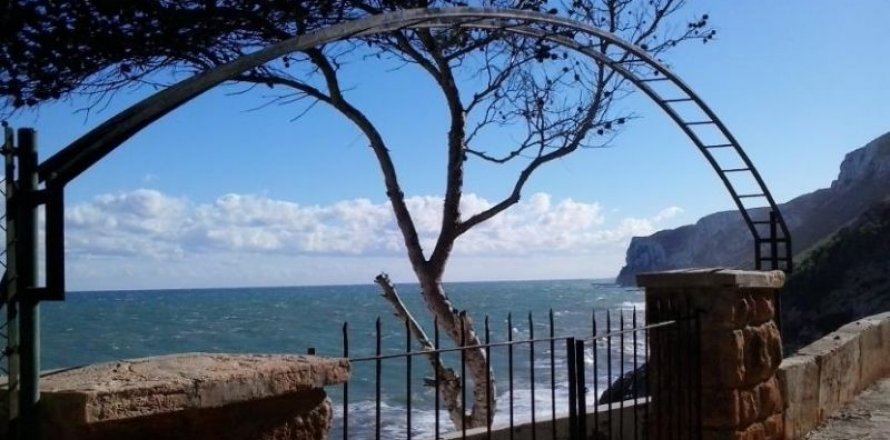 Villa in Denia, Alicante, Spain 3 bedrooms, 250 sq.m. No. 45601