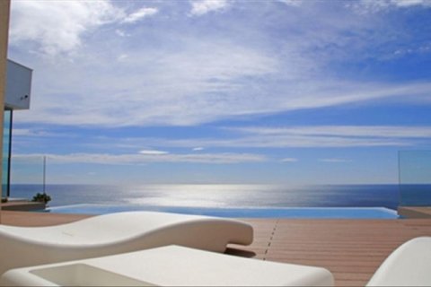 Villa for sale in Moraira, Alicante, Spain 4 bedrooms, 600 sq.m. No. 46030 - photo 4