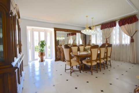 Villa for sale in La Nucia, Alicante, Spain 5 bedrooms, 800 sq.m. No. 42587 - photo 6