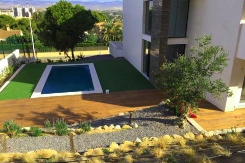 Villa for sale in Alicante, Spain 5 bedrooms, 482 sq.m. No. 42781 - photo 3
