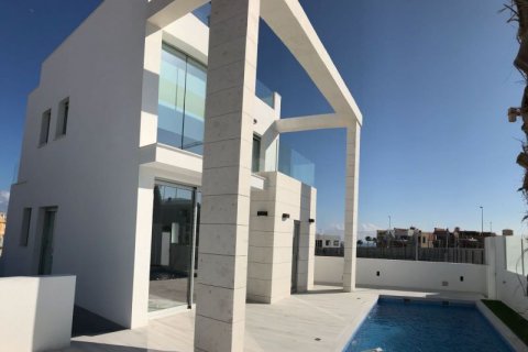 Villa for sale in Alicante, Spain 3 bedrooms, 260 sq.m. No. 44517 - photo 3
