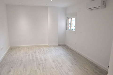 Apartment for sale in Benidorm, Alicante, Spain 2 bedrooms, 75 sq.m. No. 42673 - photo 4