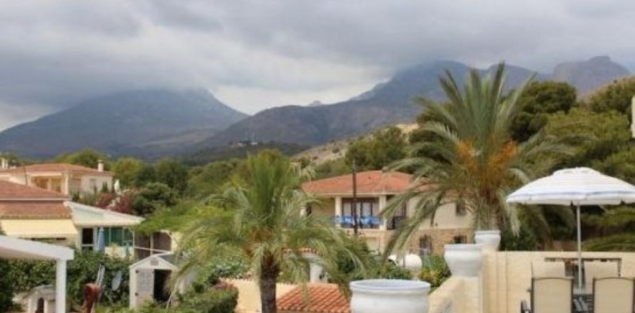 Villa in Alfaz del Pi, Alicante, Spain 3 bedrooms, 200 sq.m. No. 44445