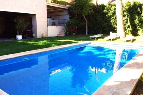 Villa for sale in Alicante, Spain 5 bedrooms, 530 sq.m. No. 44635 - photo 6