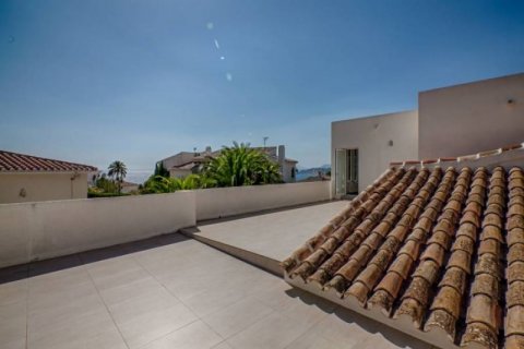 Villa for sale in Moraira, Alicante, Spain 5 bedrooms, 234 sq.m. No. 43738 - photo 4