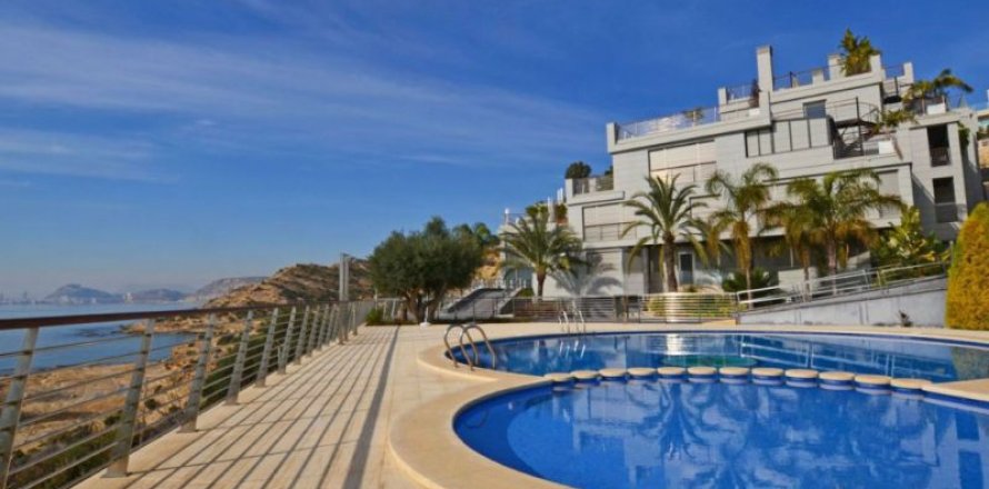 Townhouse in Alicante, Spain 3 bedrooms, 335 sq.m. No. 44784