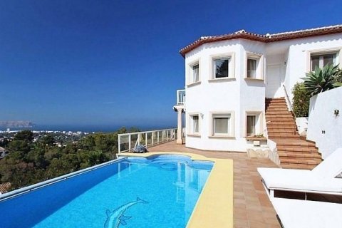 Villa for sale in Javea, Alicante, Spain 4 bedrooms, 242 sq.m. No. 45061 - photo 1
