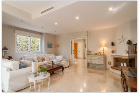 Villa for sale in El Campello, Alicante, Spain 5 bedrooms, 313 sq.m. No. 44072 - photo 3