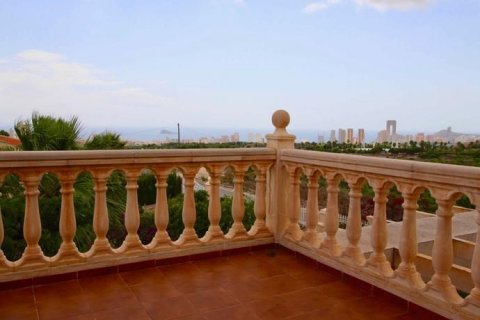 Villa for sale in Benidorm, Alicante, Spain 7 bedrooms, 982 sq.m. No. 42816 - photo 3