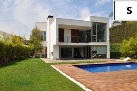 Villa for sale in Valencia, Spain 3 bedrooms, 252 sq.m. No. 45256 - photo 2