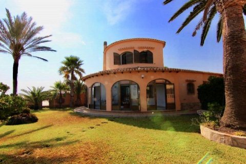 Villa for sale in Denia, Alicante, Spain 3 bedrooms, 264 sq.m. No. 42462 - photo 1