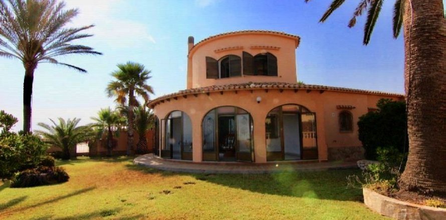 Villa in Denia, Alicante, Spain 3 bedrooms, 264 sq.m. No. 42462