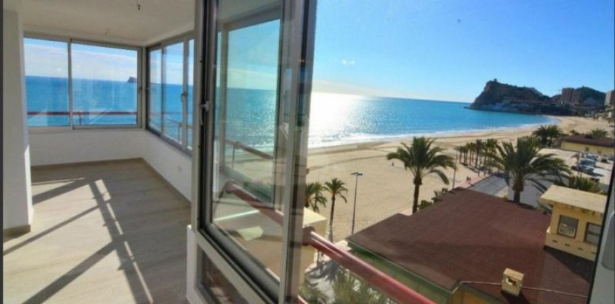 Apartment in Benidorm, Alicante, Spain 3 bedrooms, 152 sq.m. No. 45835