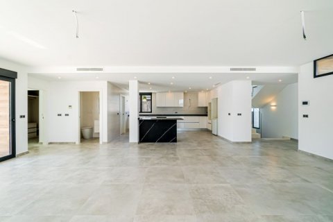 Villa for sale in Alicante, Spain 5 bedrooms, 488 sq.m. No. 42077 - photo 8