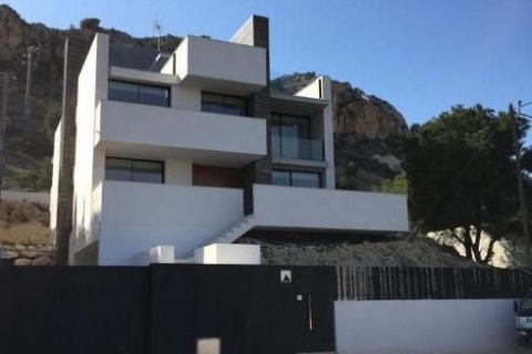Villa for sale in Alicante, Spain 5 bedrooms, 482 sq.m. No. 42781 - photo 4