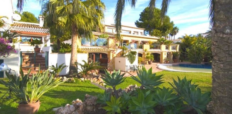 Villa in Moraira, Alicante, Spain 5 bedrooms, 750 sq.m. No. 41602